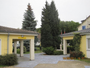 Отель Hotel Merkur Garni  Зарштедт